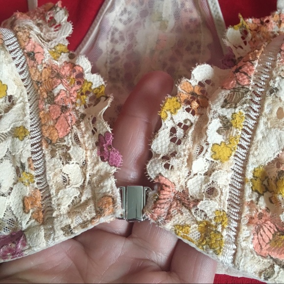 💐NWT Victoria’s Secret floral lace bralette💝 - Picture 3 of 6